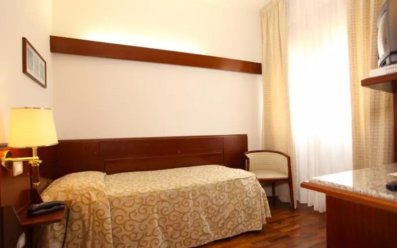 اتاق استاندارد یک نفره, Grand Hotel Duomo