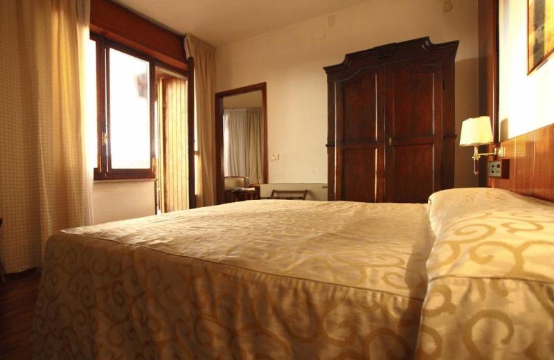 اتاق سوپریور سه تخته, Grand Hotel Duomo