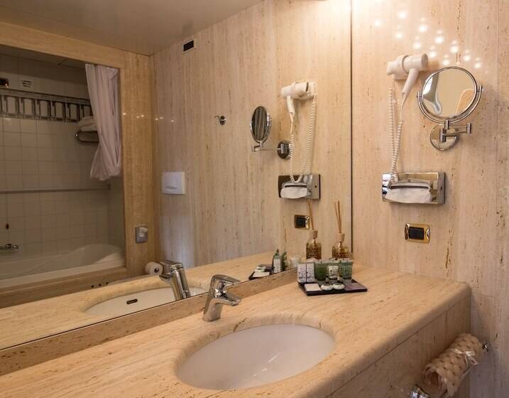 סוויטת ג'וניור, Grande Albergo Roma