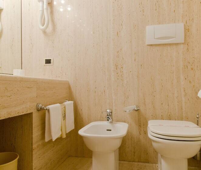 סוויטת ג'וניור, Grande Albergo Roma