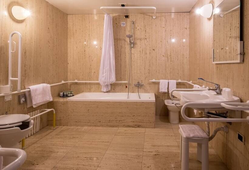 חדר משפחתי, Grande Albergo Roma