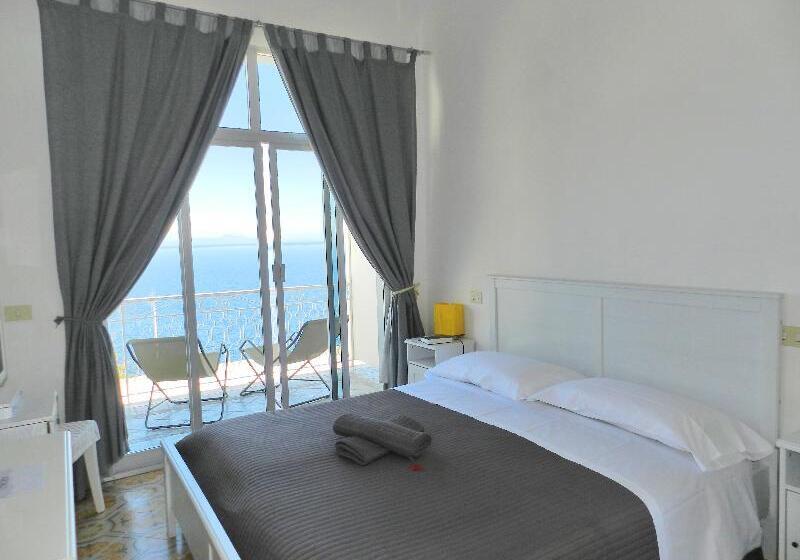 غرفة قياسية, Holiday