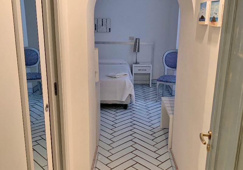 스탠다드 룸, Holiday