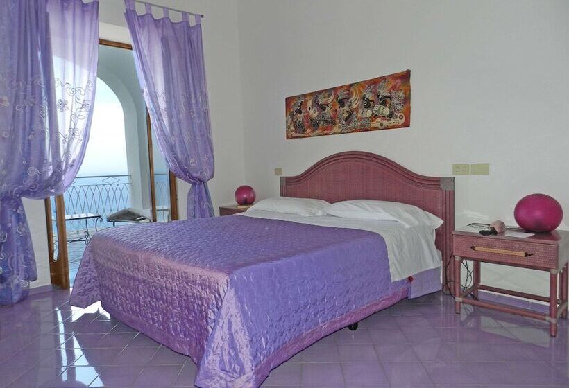 غرفة سوبيريور مطلّة علي البحر, Holiday