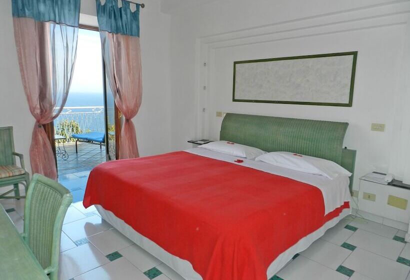 غرفة سوبيريور مطلّة علي البحر, Holiday