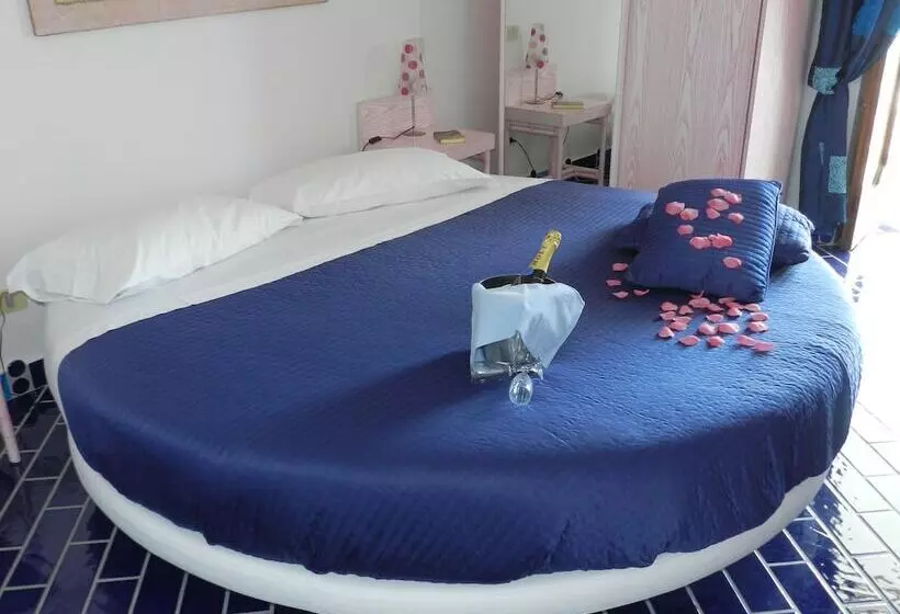 1 Bedroom Deluxe Apartment Sea View, Holiday