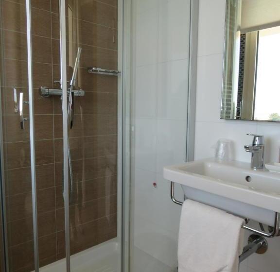 חדר סטנדרט יחיד, Joseph