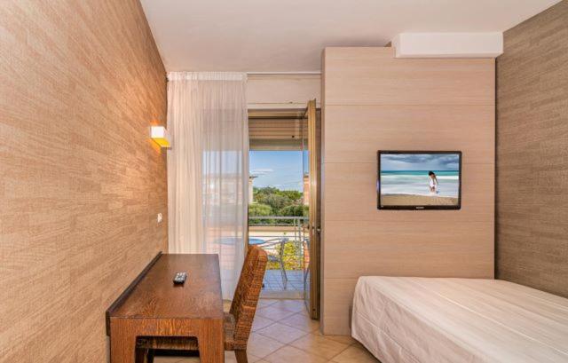 חדר סטנדרט יחיד, Joseph