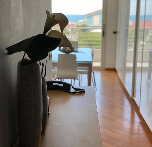 סוויטת ג'וניור נוף לים, Joseph