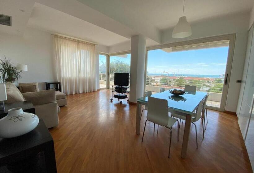 סוויטת ג'וניור נוף לים, Joseph