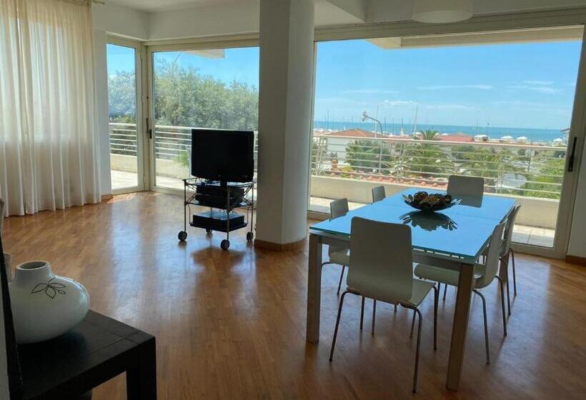 סוויטת ג'וניור נוף לים, Joseph