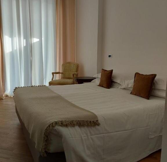 סוויטת ג'וניור נוף לים, Joseph