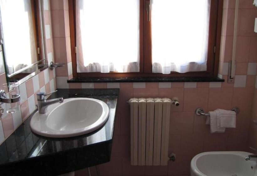 חדר סטנדרט לשלושה, Lanterna