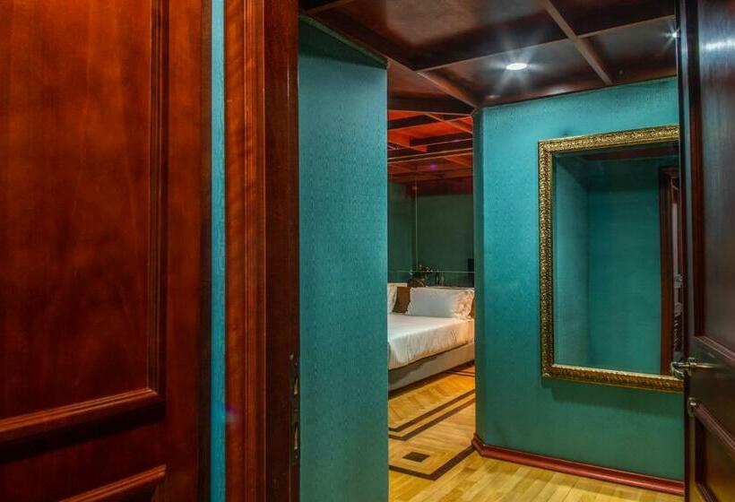 חדר סופריור, Madison