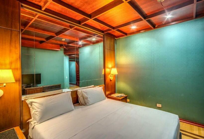 חדר סופריור, Madison