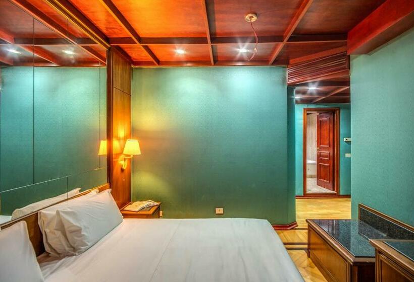 חדר סופריור, Madison