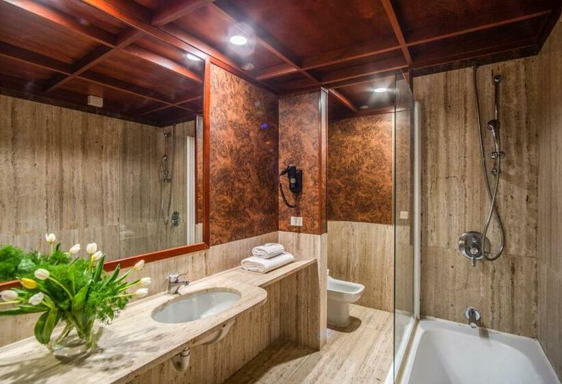 חדר סופריור, Madison