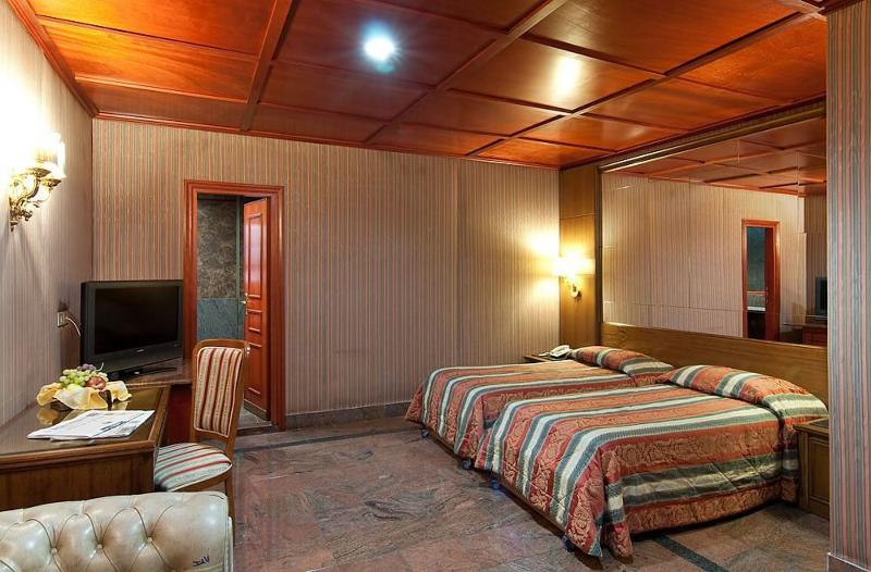 חדר סטנדרט לשלושה, Madison