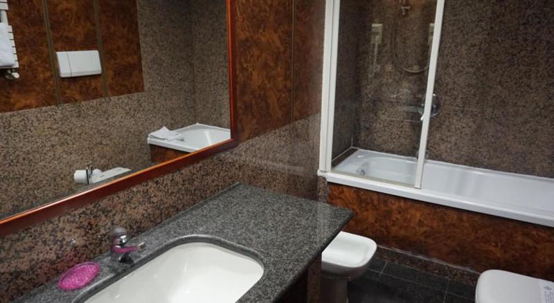 חדר סטנדרט לשלושה, Madison