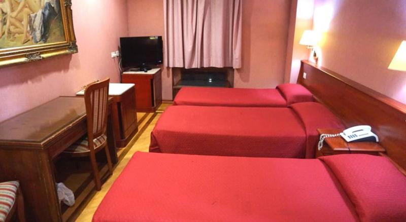 חדר סטנדרט לשלושה, Madison