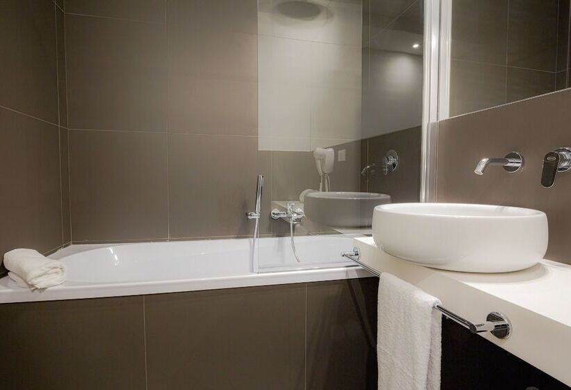 经济房, Politeama