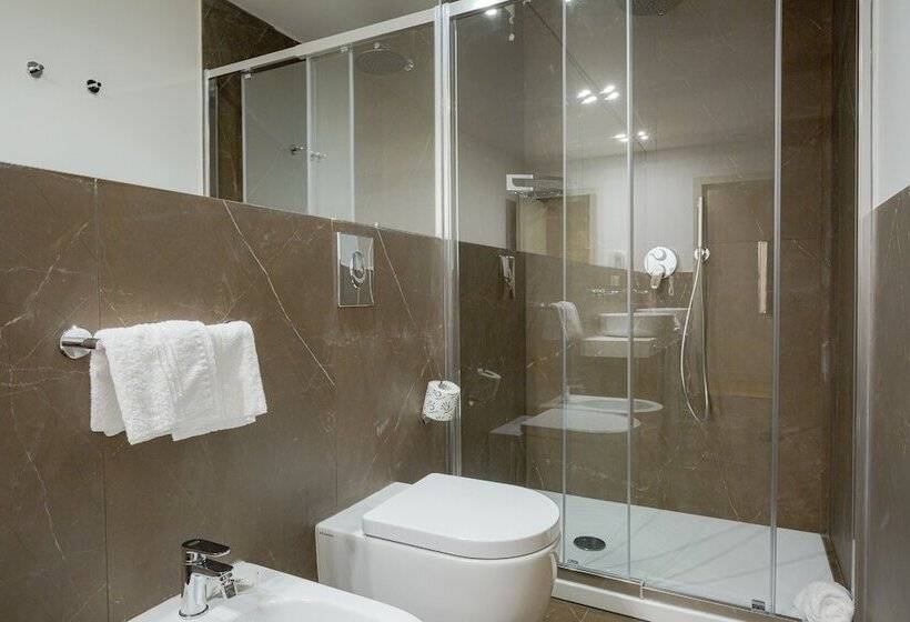 高级大房间, Politeama