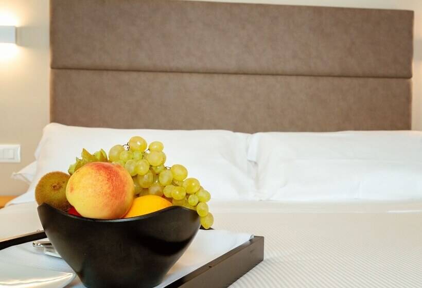 高级大房间, Politeama