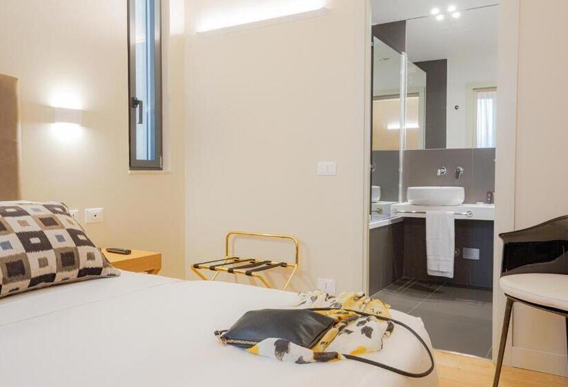 经济房, Politeama