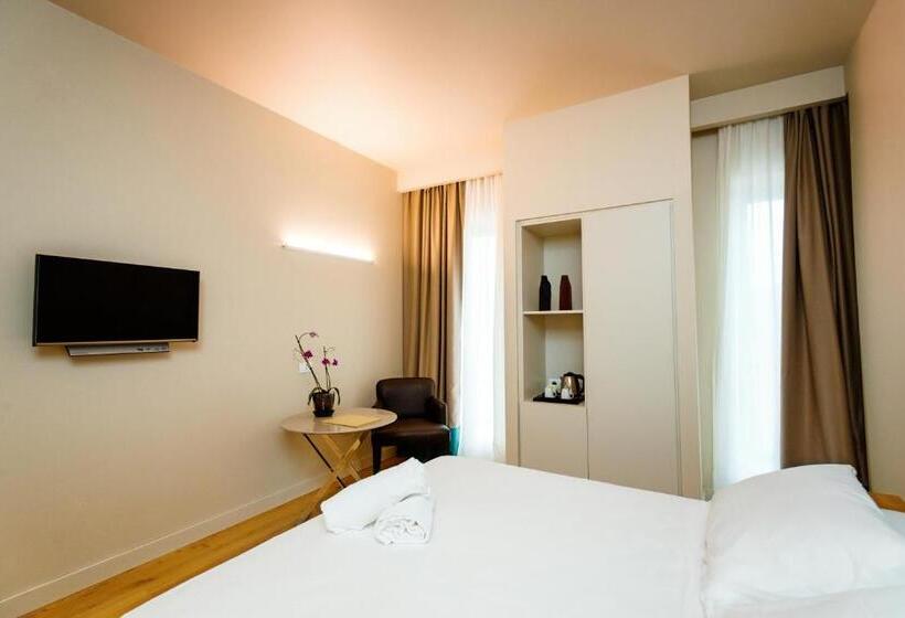 标准间, Politeama