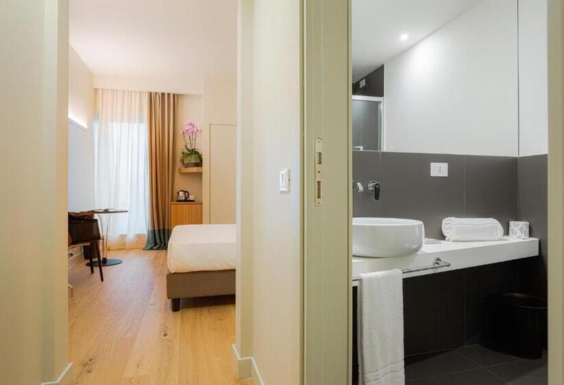 标准间, Politeama