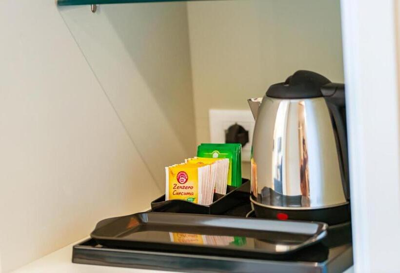 高级大房间, Politeama