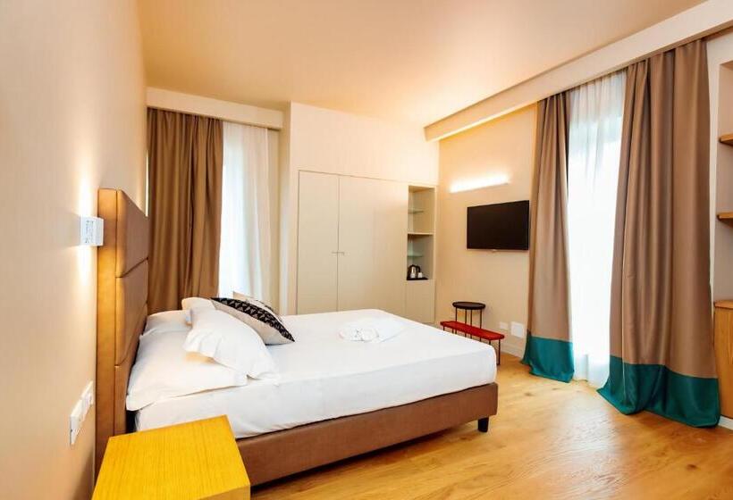 高级大房间, Politeama