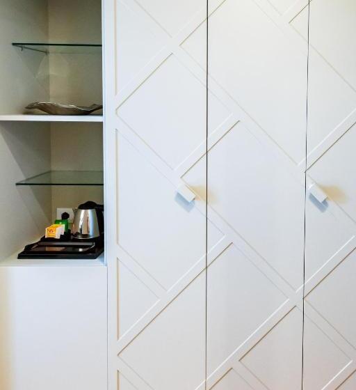 标准三人间, Politeama