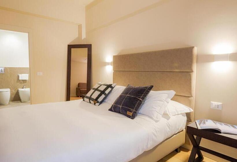 家庭间, Politeama