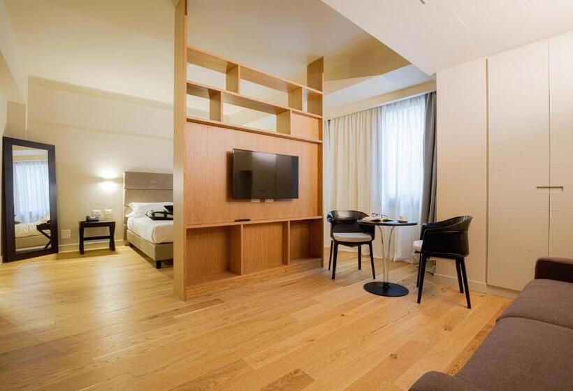 家庭间, Politeama