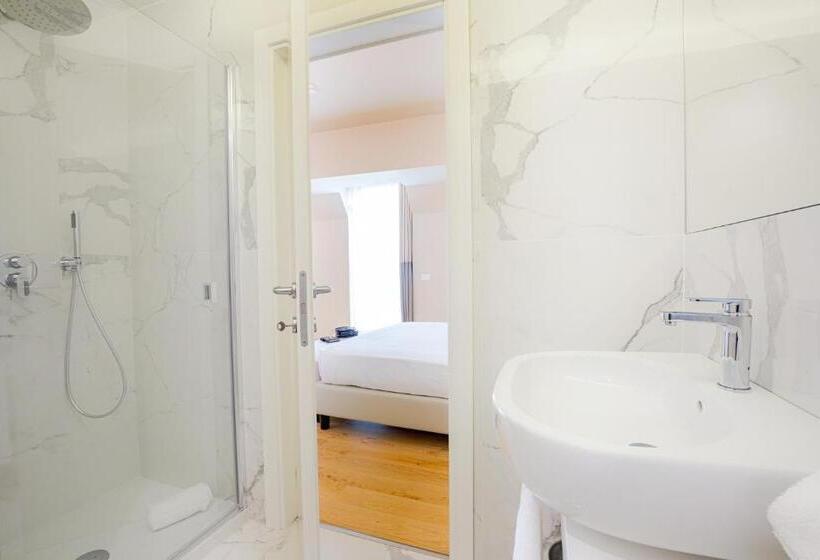 带阳台的豪华间, Politeama