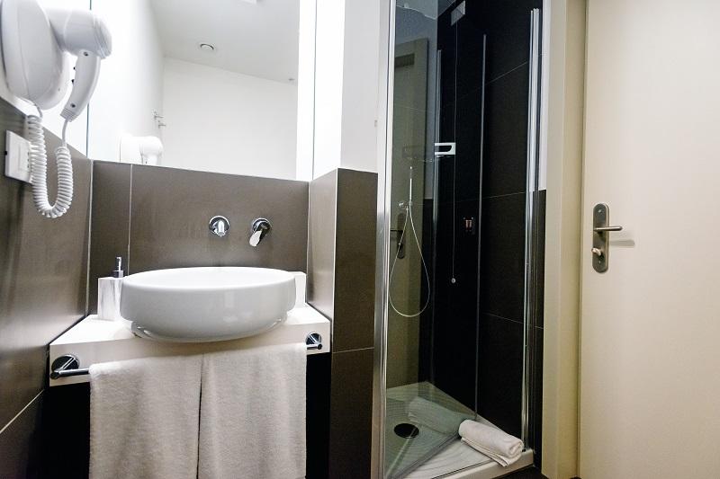 标准间, Politeama