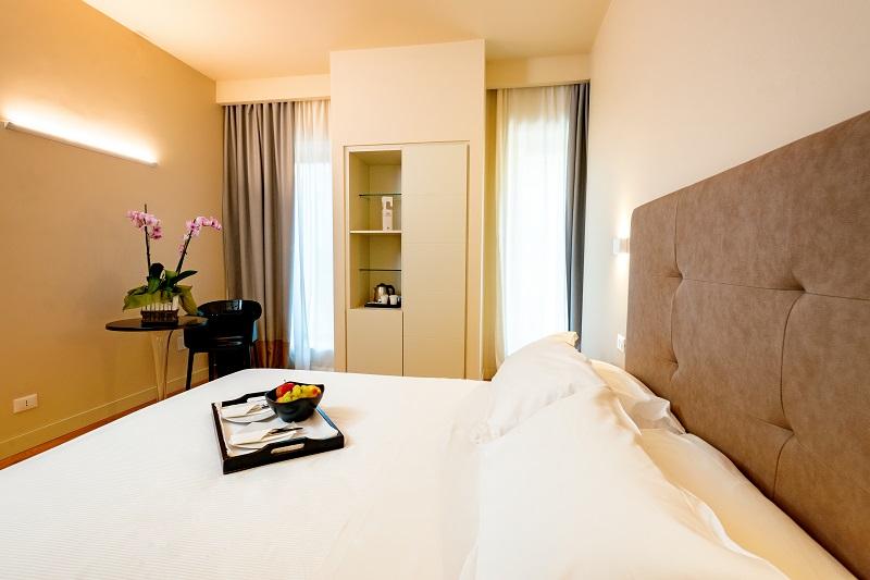 标准间, Politeama