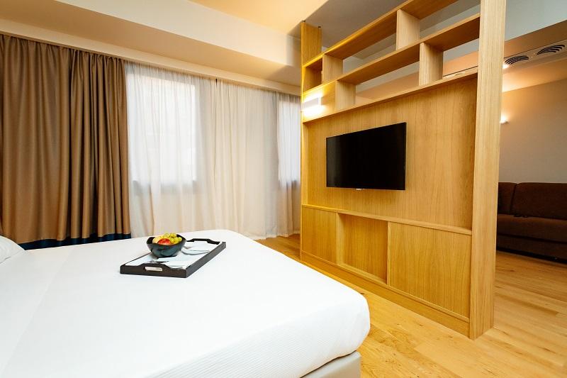 家庭间, Politeama