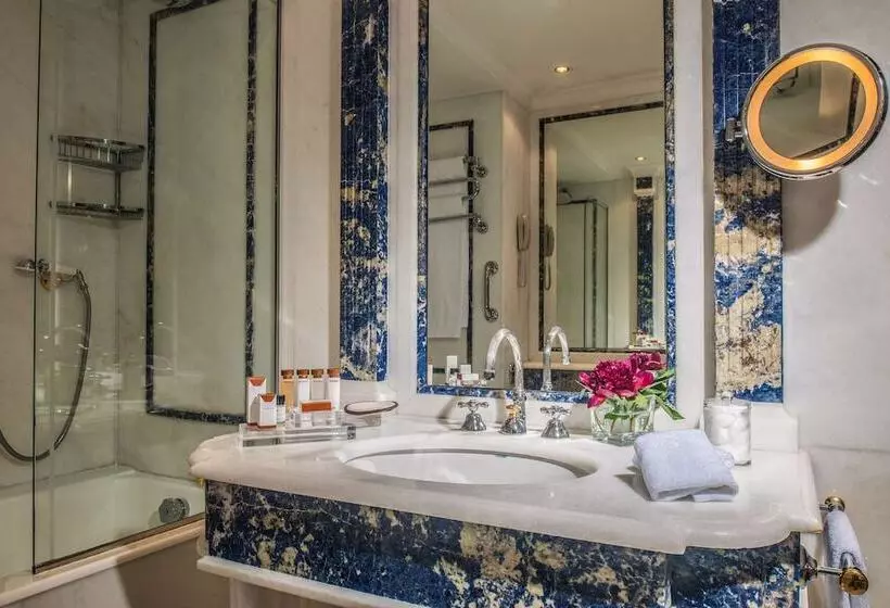 Club Room King Bed, Rome Cavalieri A Waldorf Astoria