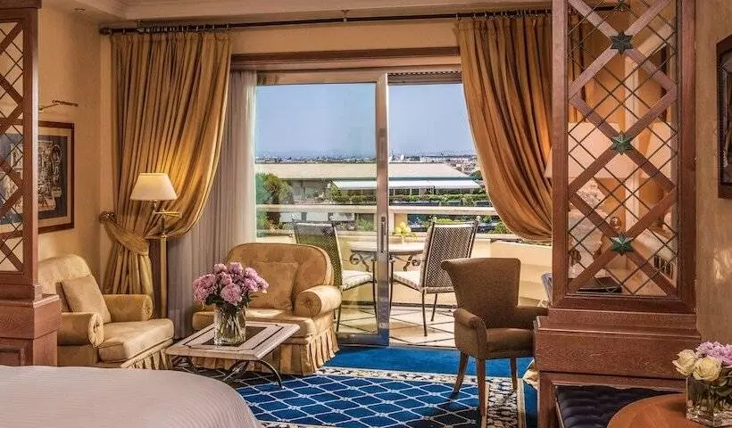 Club Room King Bed, Rome Cavalieri A Waldorf Astoria