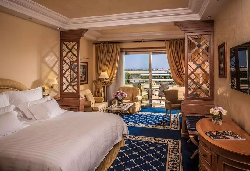 Club Room King Bed, Rome Cavalieri A Waldorf Astoria