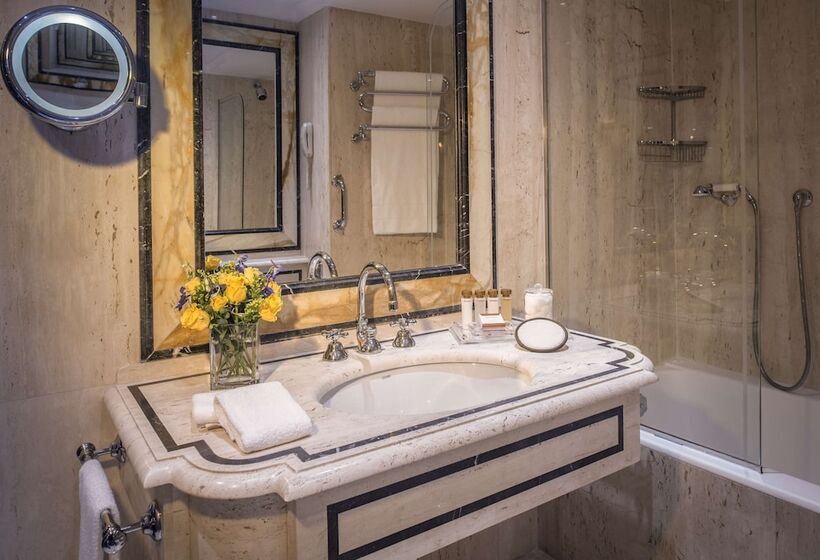 اتاق دلوکس با چشم‌انداز پارک, Rome Cavalieri A Waldorf Astoria