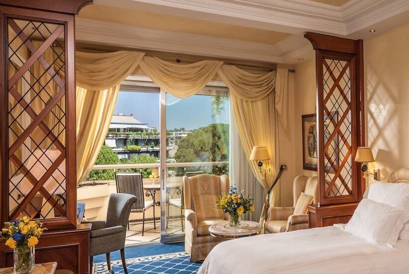 اتاق لوکس با چشم‌انداز, Rome Cavalieri A Waldorf Astoria