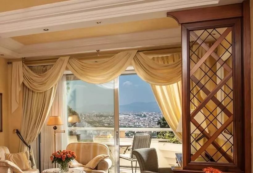 اتاق لوکس با چشم‌انداز, Rome Cavalieri A Waldorf Astoria