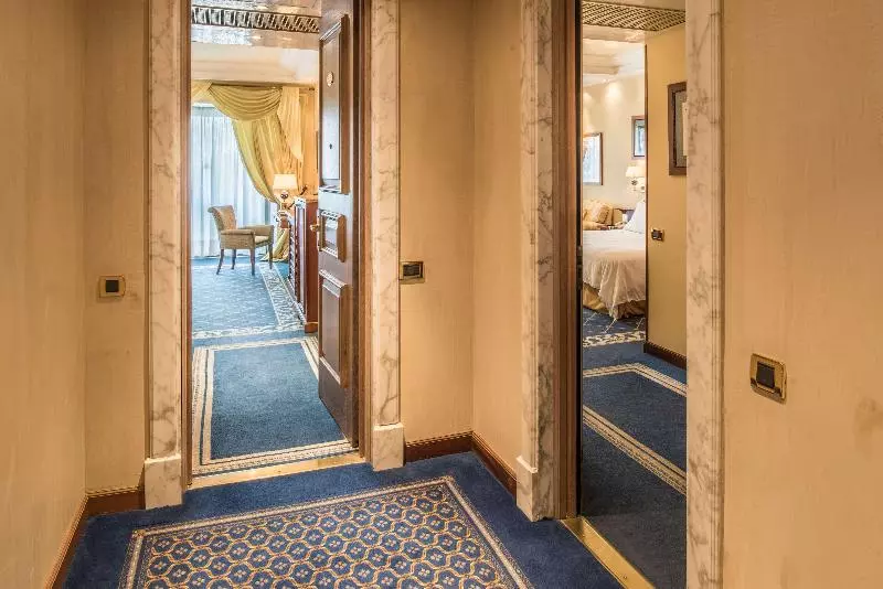 اتاق خانوادگی, Rome Cavalieri A Waldorf Astoria
