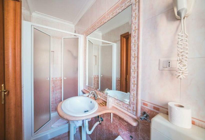 اتاق استاندارد سه نفره, Gh Hotel San Giusto