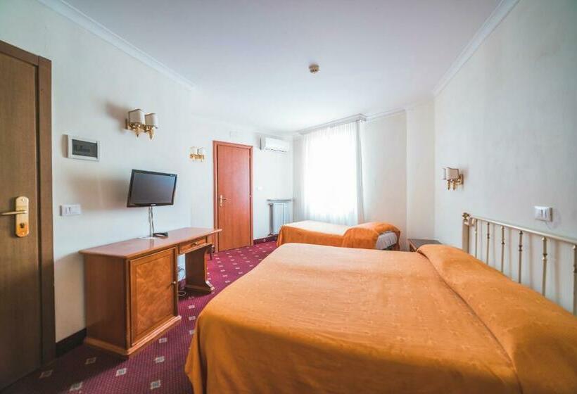 חדר סטנדרט לארבעה, Gh Hotel San Giusto