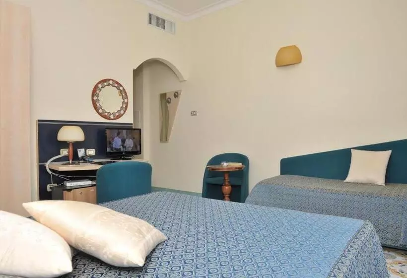 اتاق استاندارد چهار تخته, Santa Lucia