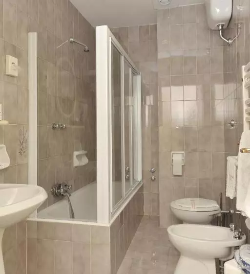 اتاق استاندارد چهار تخته, Santa Lucia
